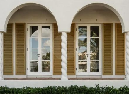 Amulet, Rose Bay 72-CROP