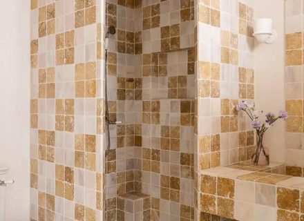 Amulet, Rose Bay 82 EDIT