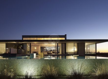 Axis, Drysdale 18
