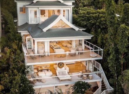 facade garage driveway