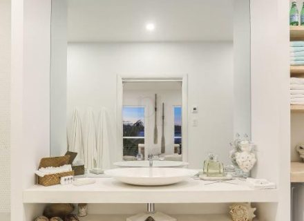 Barefoot Oasis, Bundeena 99