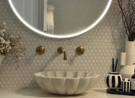 Betty guest bathroom1