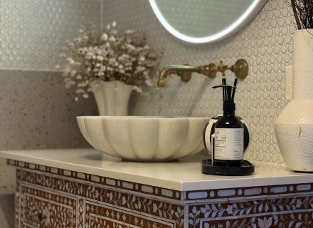 Betty guest bathroom19