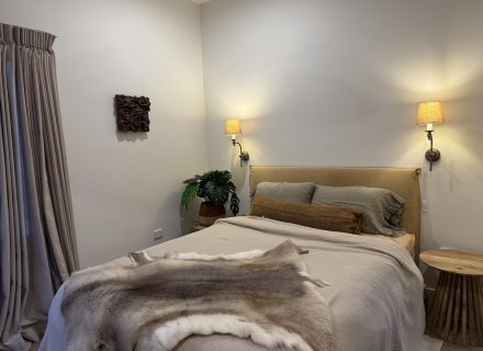Betty guest room6
