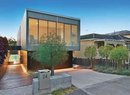 facade garage driveway