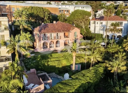 facade garage driveway