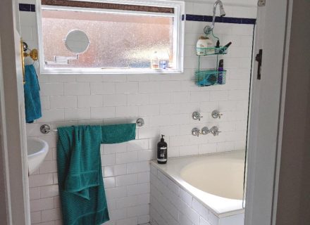 Californian-Bungalow-Bathroom.jpg