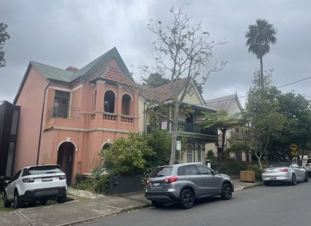 facade garage driveway