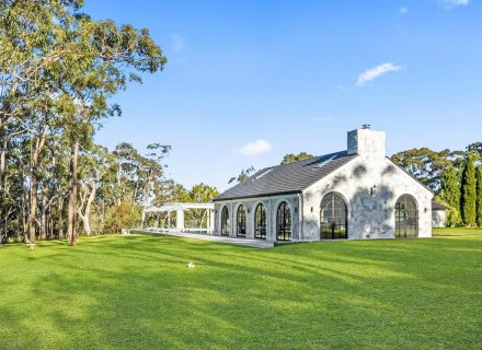 Chateau Blanca, Dural 10