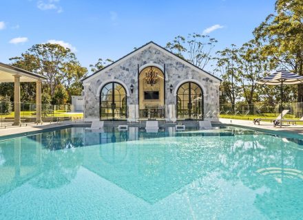 Chateau Blanca, Dural 28