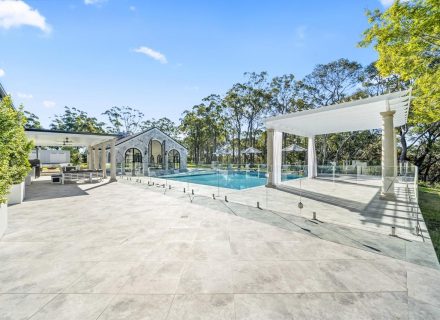 Chateau Blanca, Dural 48