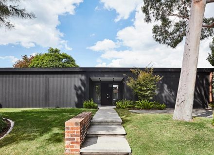 facade garage driveway