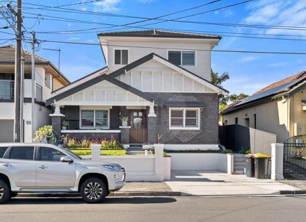 facade garage driveway