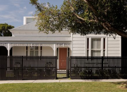 facade garage driveway