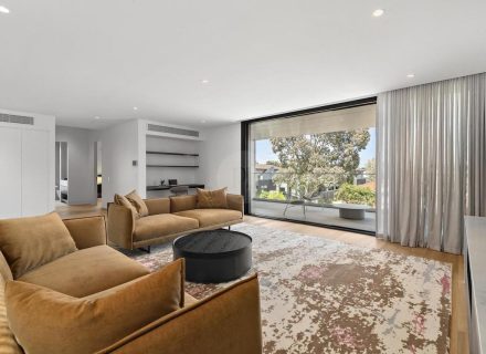 Dark and Stormy, Pascoe Vale 13