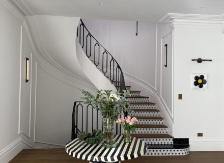 ENTRANCE : HALLWAY 4