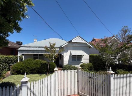 facade garage driveway