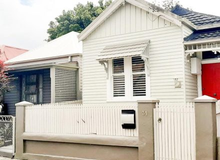 Greenbank, Leichhardt-01