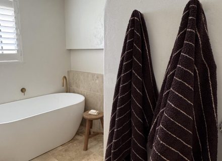 Greenview House, Greenbank - main bathroom