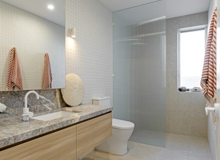 Hacienda, Sunshine Coast bathroom2