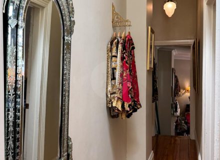 Hollywood Glamour, Collingwood - Hallway