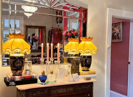 Hollywood Glamour, Collingwood - Lounge room - 11