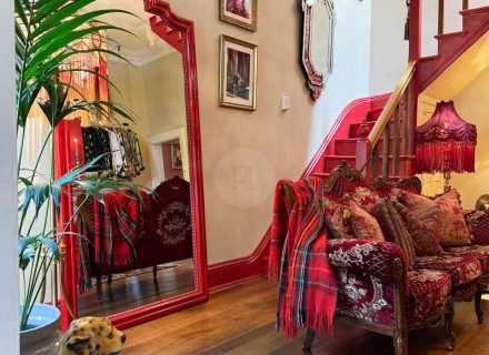 Hollywood Glamour, Collingwood - Lounge room - 3