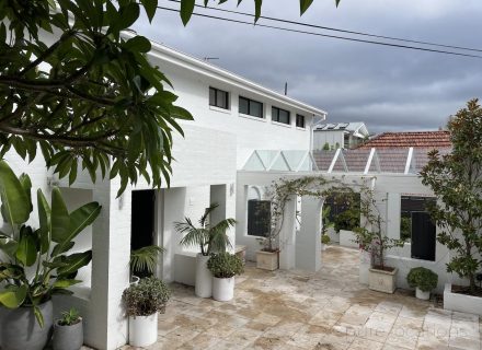 facade garage driveway