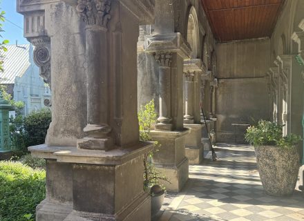 ITALIANATE FRONT OF HOUSE9