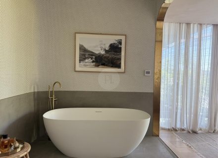 ITALIANATE MAIN ENSUITE10