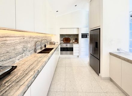 In the Arch, Rosebay-1