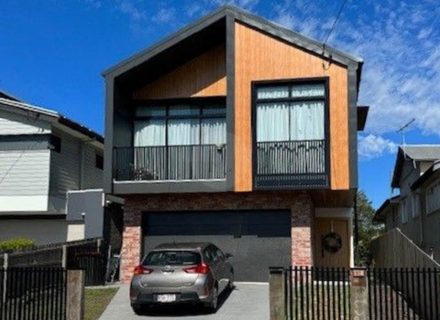 facade garage driveway