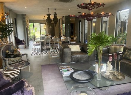 Izmir Oasis, Templestowe 17