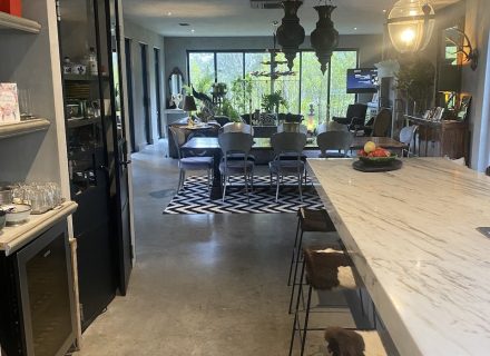 Izmir Oasis, Templestowe 22