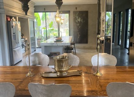 Izmir Oasis, Templestowe 25