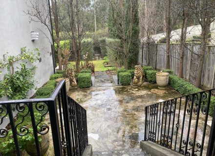 Izmir Oasis, Templestowe 5