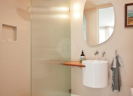 Layer Cake, Middle Cove-12