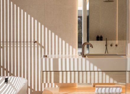 Levity, Carrara_45