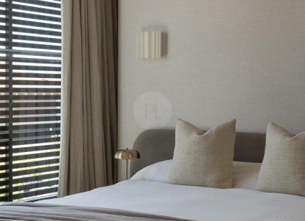 Light Years, Mount Hawthorn 33