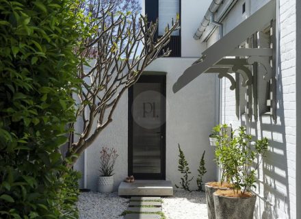 Light Years, Mount Hawthorn 40