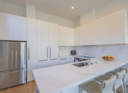 Lockwood, Hawthorn East 23