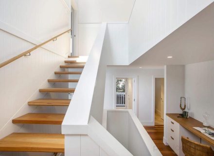 Luxe-Newport-10-Stairwell.jpeg