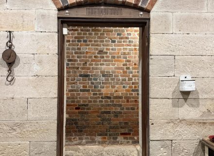 MACMILLAN HOLUSE DARLING POINT - CELLARS11