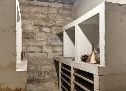 MACMILLAN HOLUSE DARLING POINT - CELLARS21