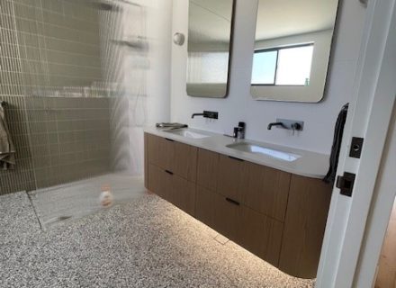 Main Bathroom3