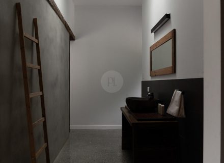 Mayde House, Carool-49