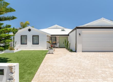 Facade driveway garage