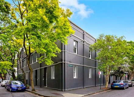 facade garage driveway