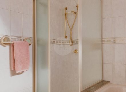 Nonna Rosso, Coburb-56