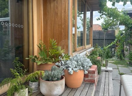 facade garage driveway